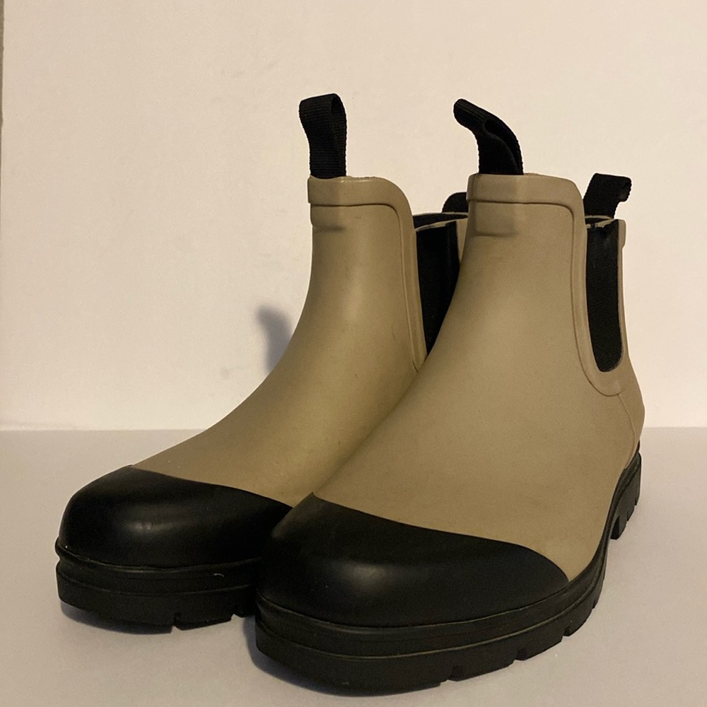 Everlane The Rain Boot Stone and Black